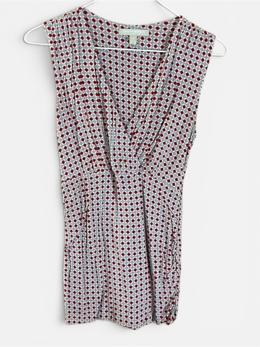 Banana Republic Gray/ Red Print V-Cross Neckline X-Long Scrunched Sides Tee